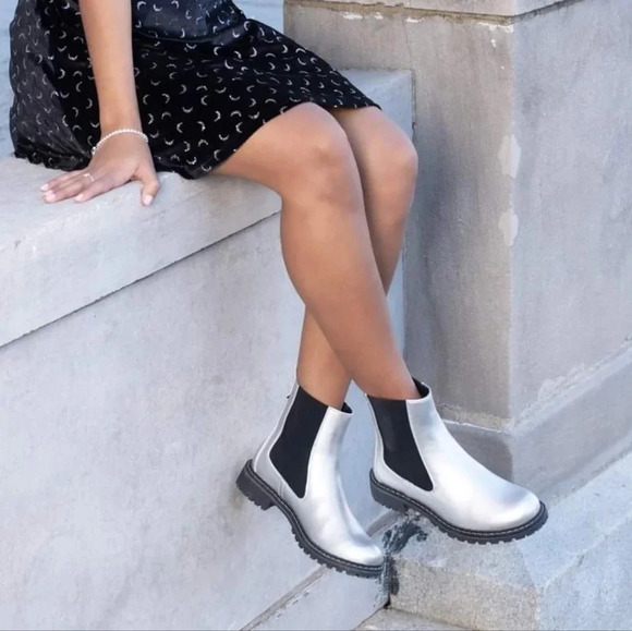 Corky's Silver & Black Chelsea Boots New - Picture 2 of 5